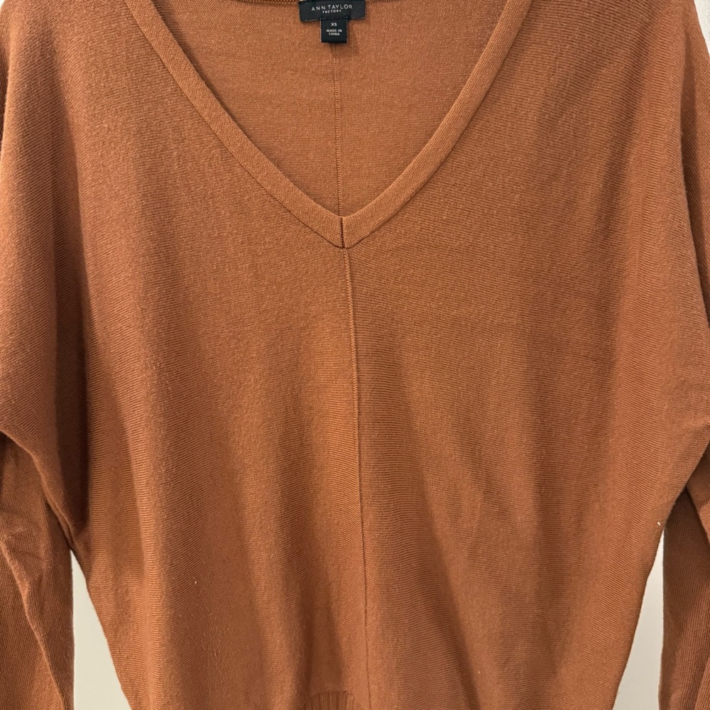 5 for $25!! Ann Taylor Factory Camel Color V Neck Sweater XS - Picture 4 of 8